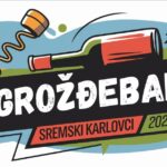 Logo za Grožđebal 2024 u Sremskim Karlovcima prikazuje stilizovanu bocu vina, čep sa vadičepom i grozd sa tekstom "Grožđebal" u velikim belim slovima, ispisanim preko crne pozadine, ispod čega stoji natpis "Sremski Karlovci 2024"